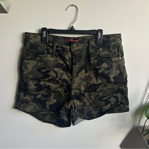 Guess Camouflage Women’s Shorts, Green Camo Shorts NWOT